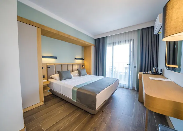 Premier Nergis & מלון